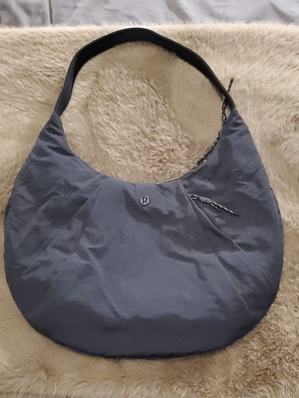 lululemon Pleated Shoulder Bag 10L Shoulder Bag in Black.